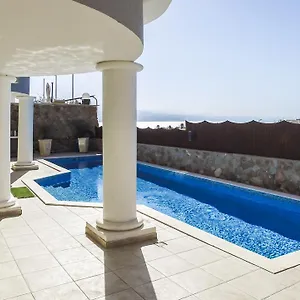  Guest house Luxury By The Pool